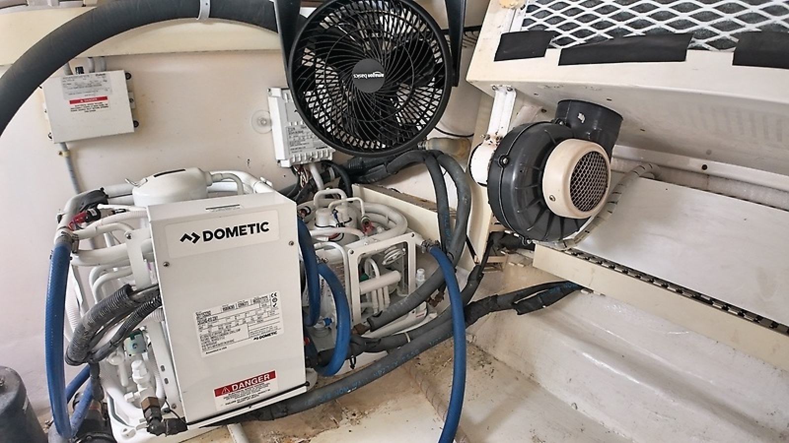 47' 1998 Viking 47 Convertible