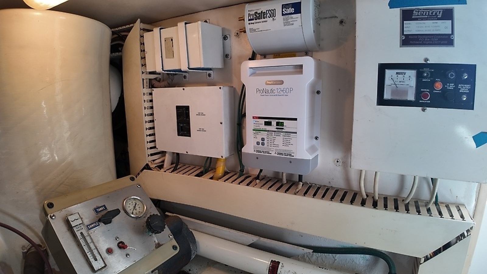 47' 1998 Viking 47 Convertible