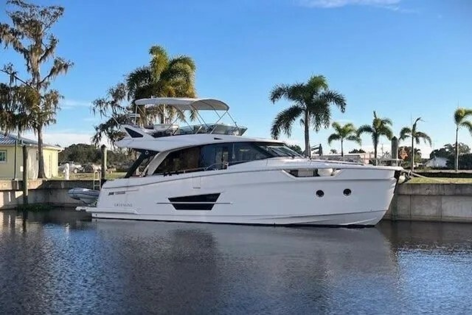 Off Leash 45ft Greenline Yacht For Sale