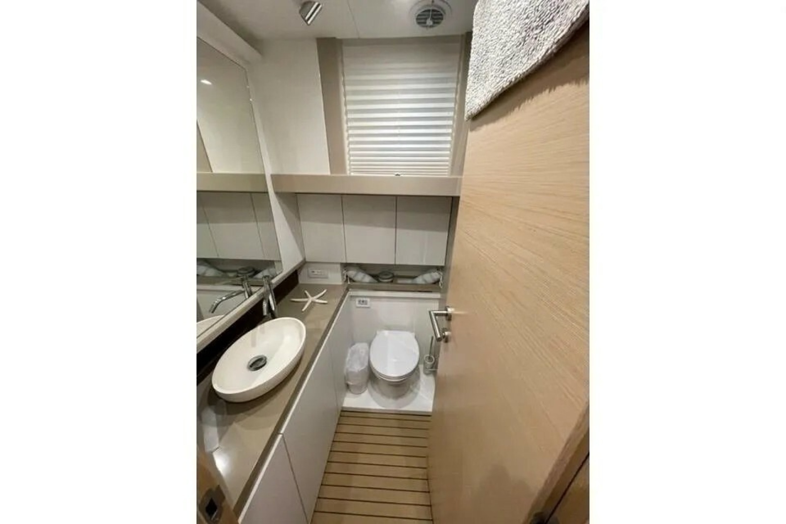 Off Leash 45ft Greenline Yacht For Sale