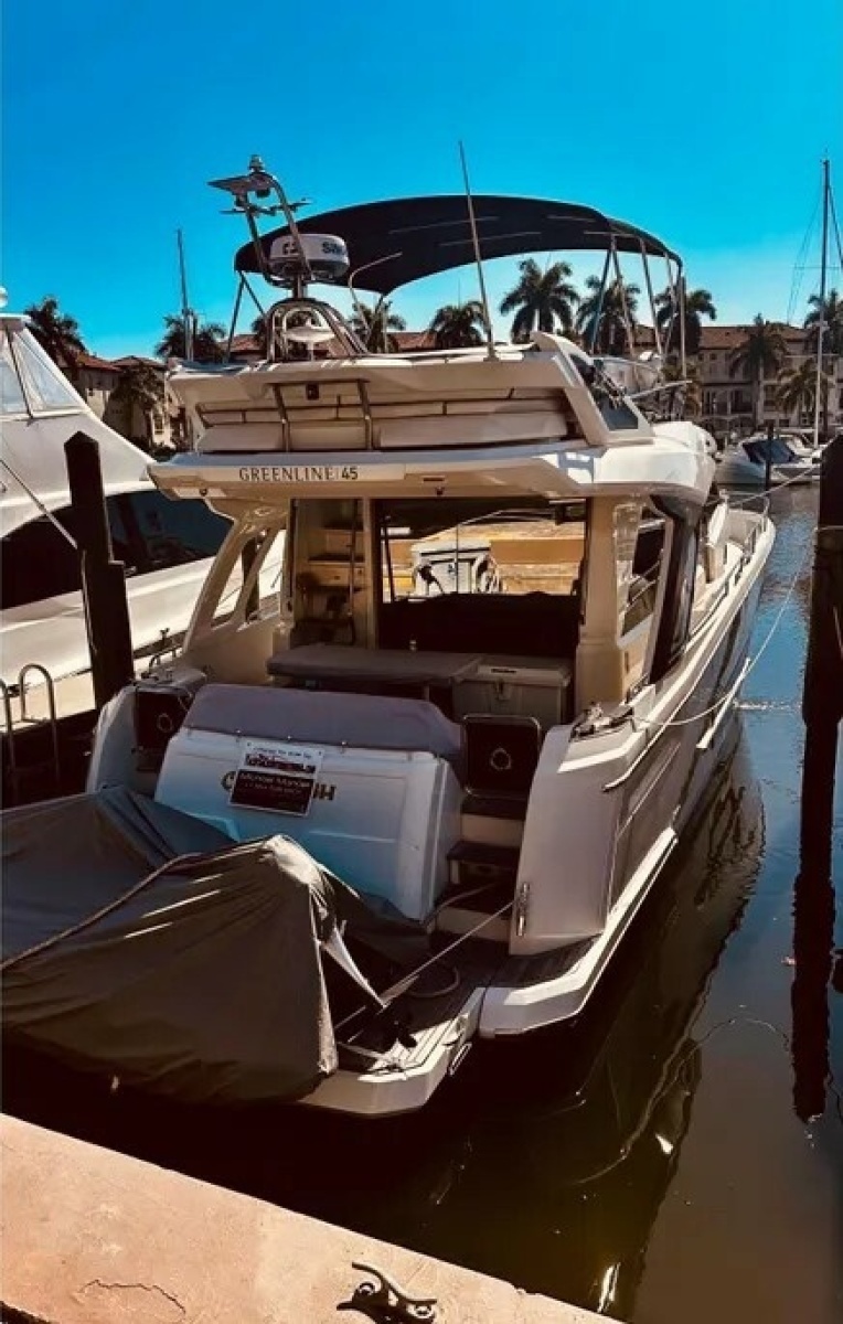 Off Leash 45ft Greenline Yacht For Sale