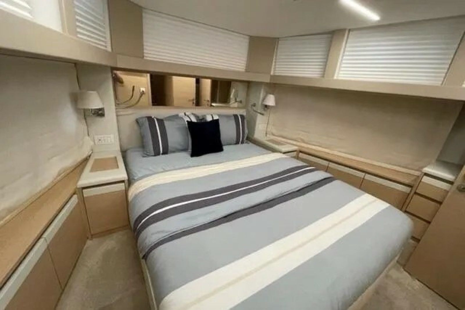 Off Leash 45ft Greenline Yacht For Sale