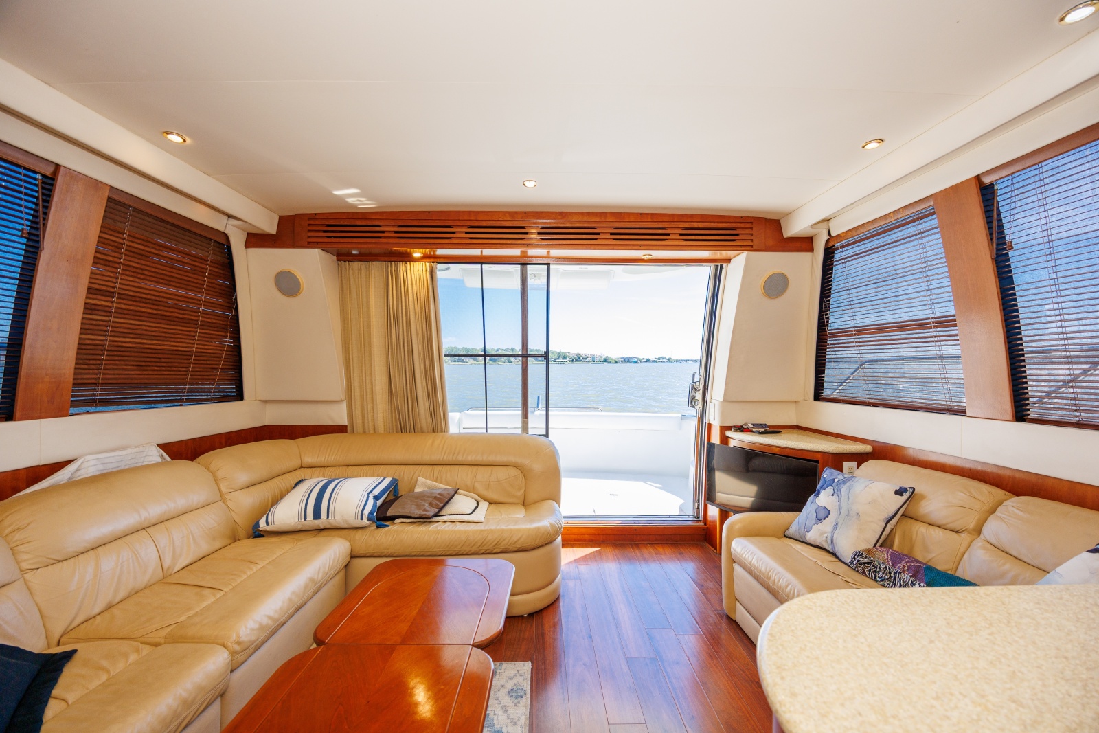 1999 Carver 530 Voyager