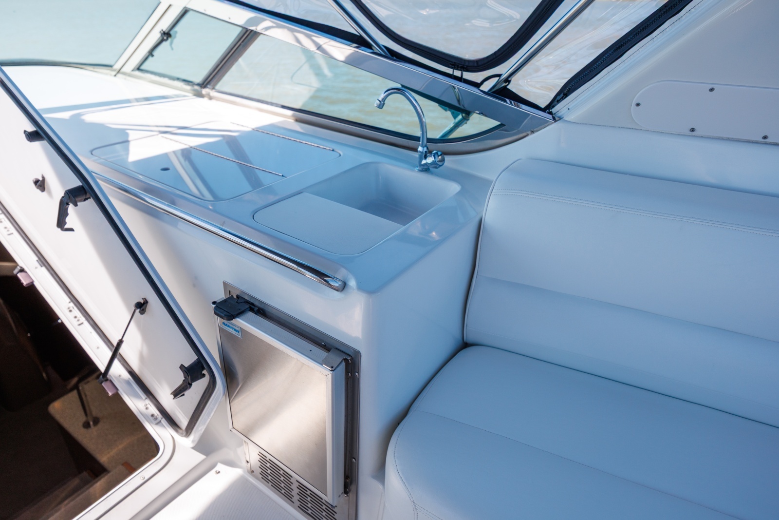 1999 Carver 530 Voyager