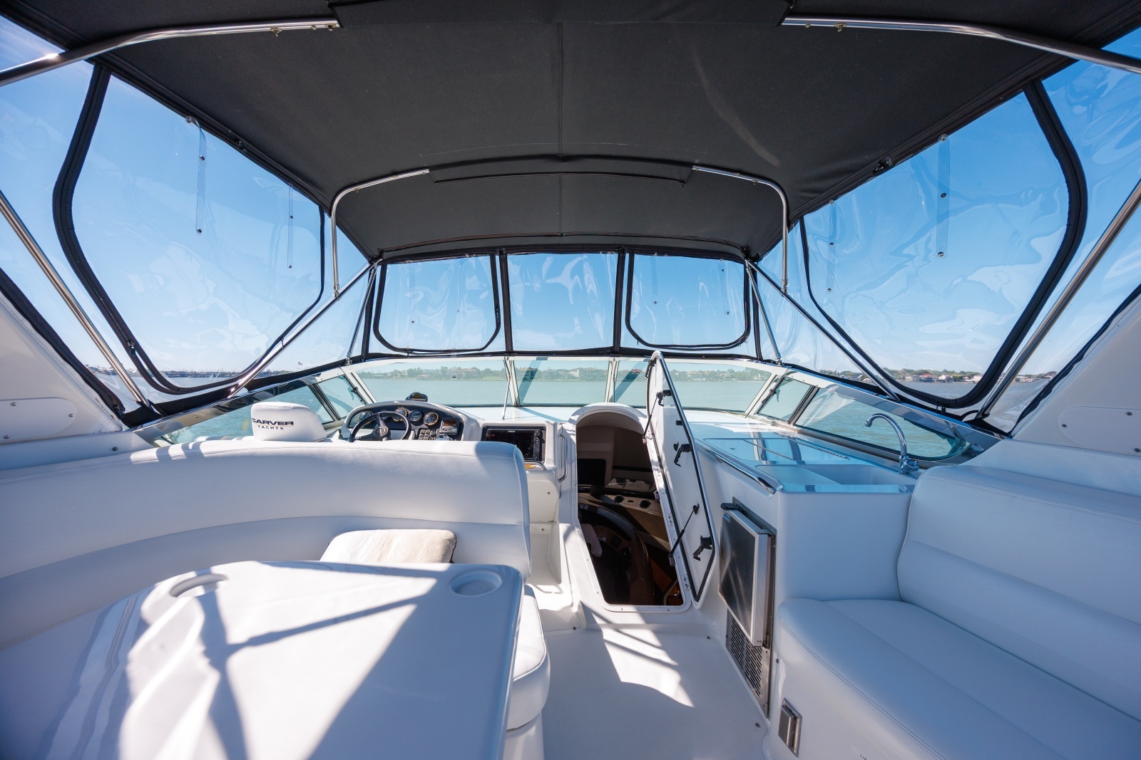 1999 Carver 530 Voyager