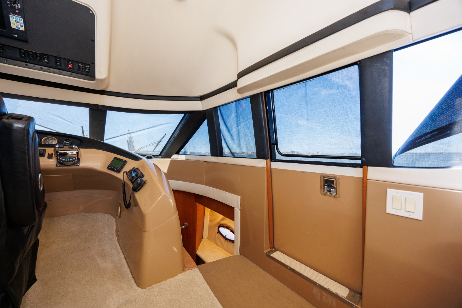 1999 Carver 530 Voyager