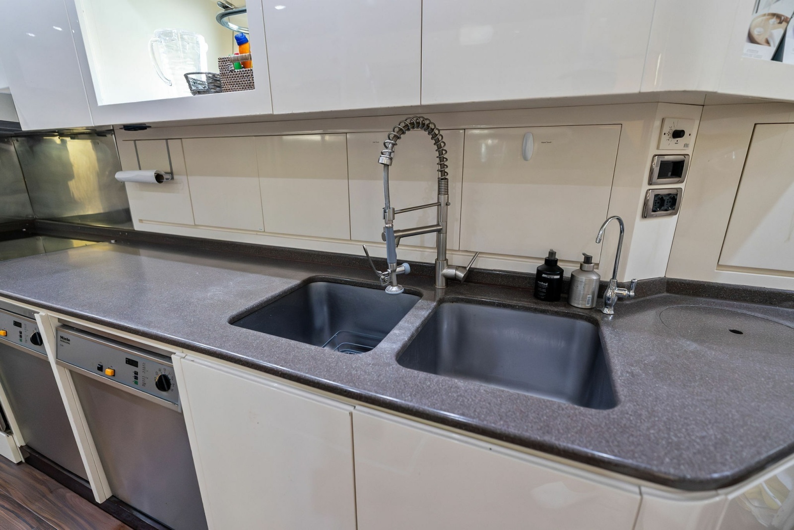 INCOGNITO 130ft Mangusta Yacht For Sale