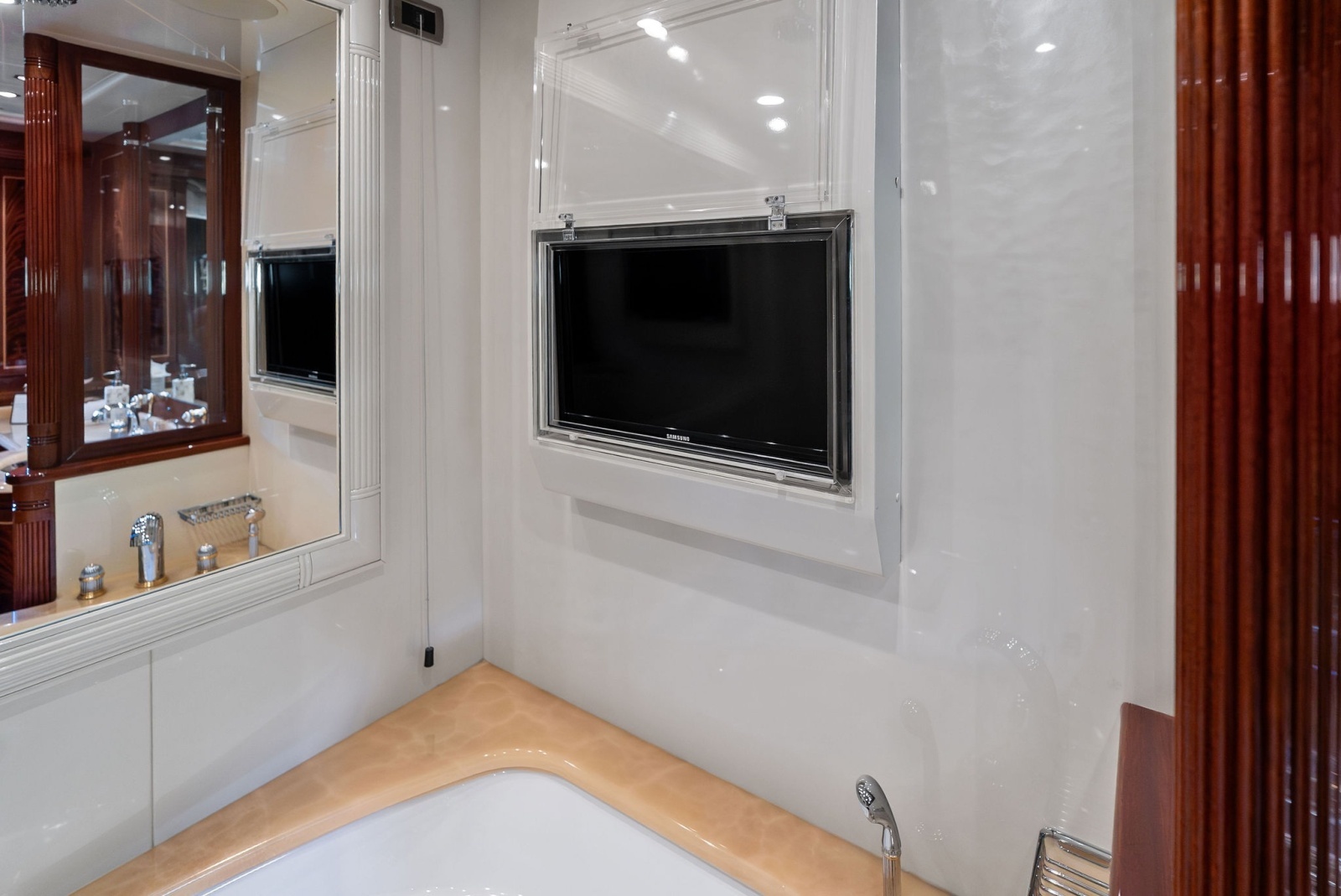 INCOGNITO 130ft Mangusta Yacht For Sale