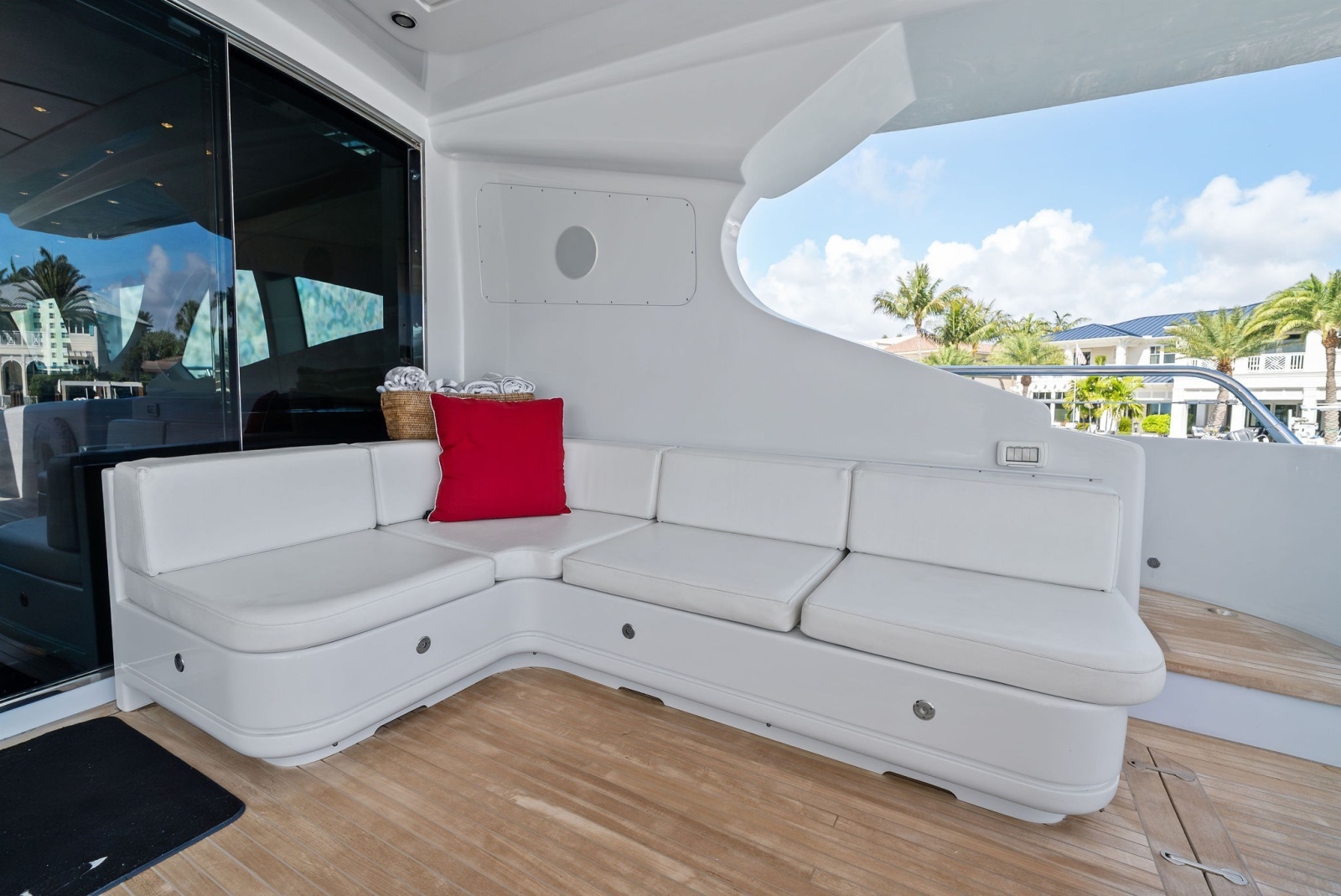 INCOGNITO 130ft Mangusta Yacht For Sale