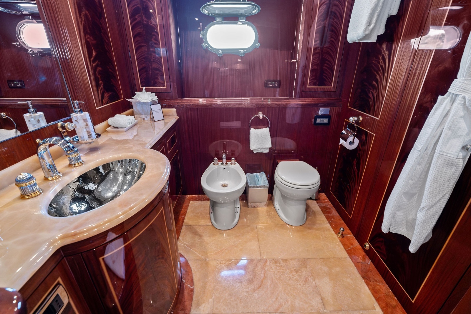 INCOGNITO 130ft Mangusta Yacht For Sale