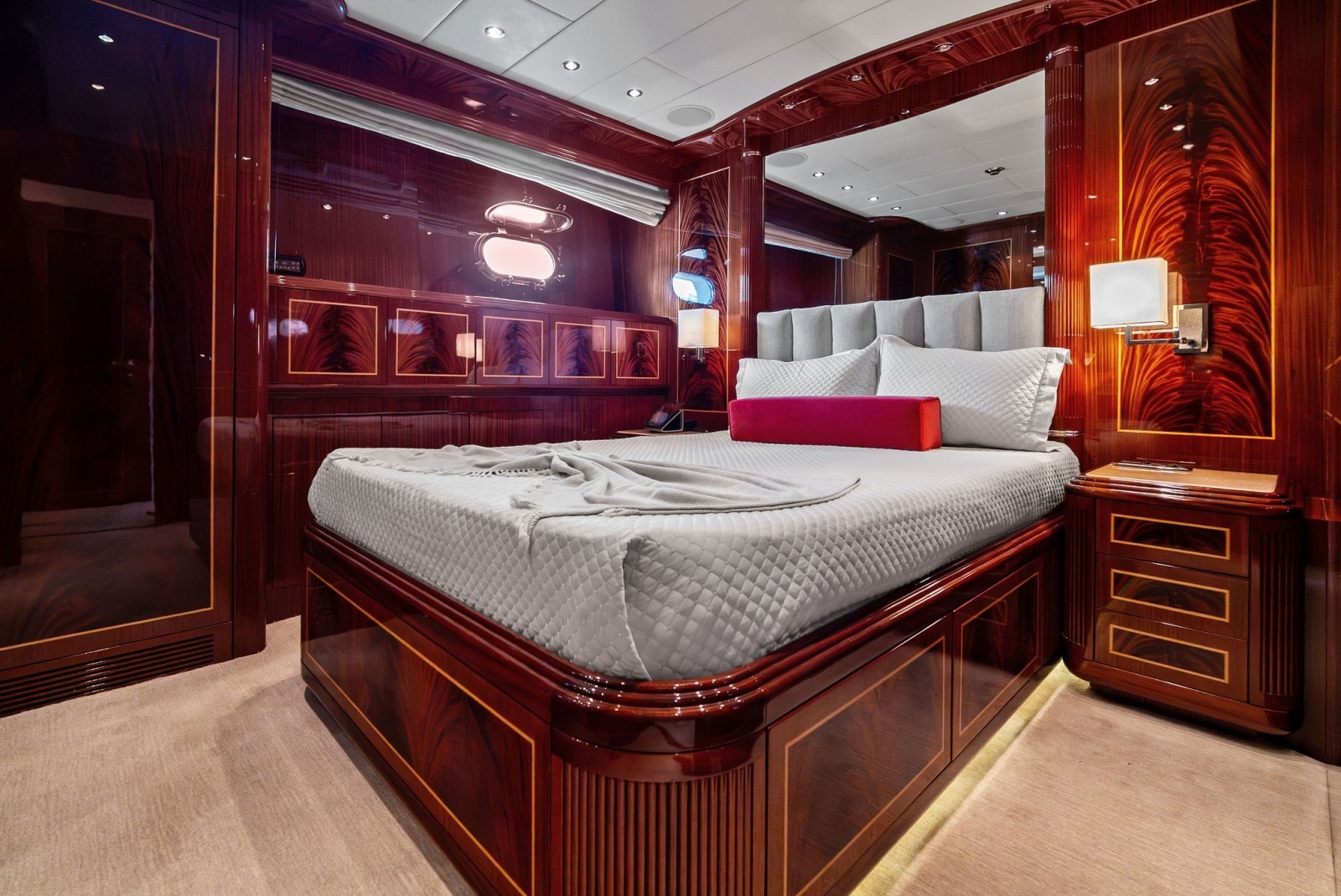 INCOGNITO 130ft Mangusta Yacht For Sale