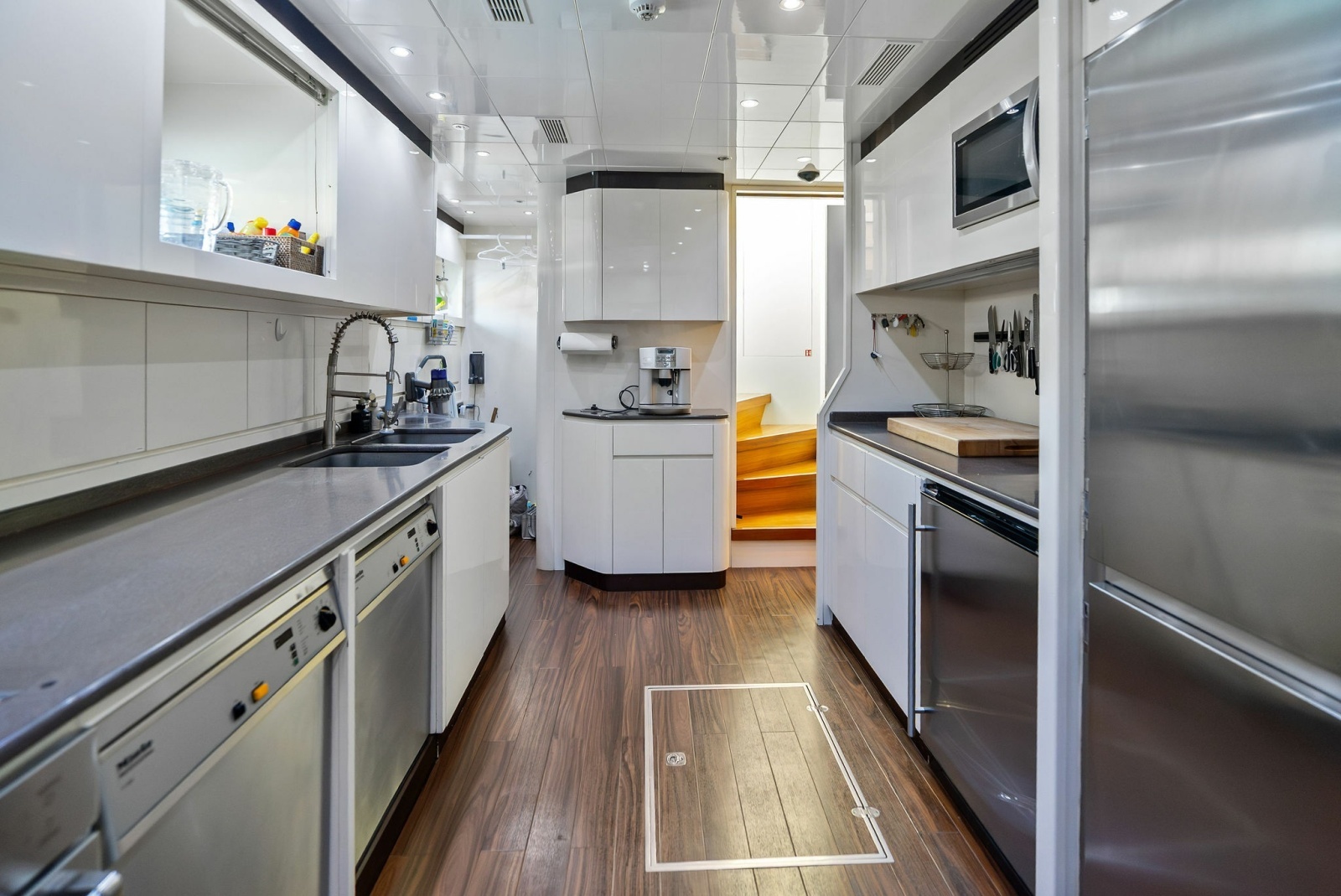 INCOGNITO 130ft Mangusta Yacht For Sale