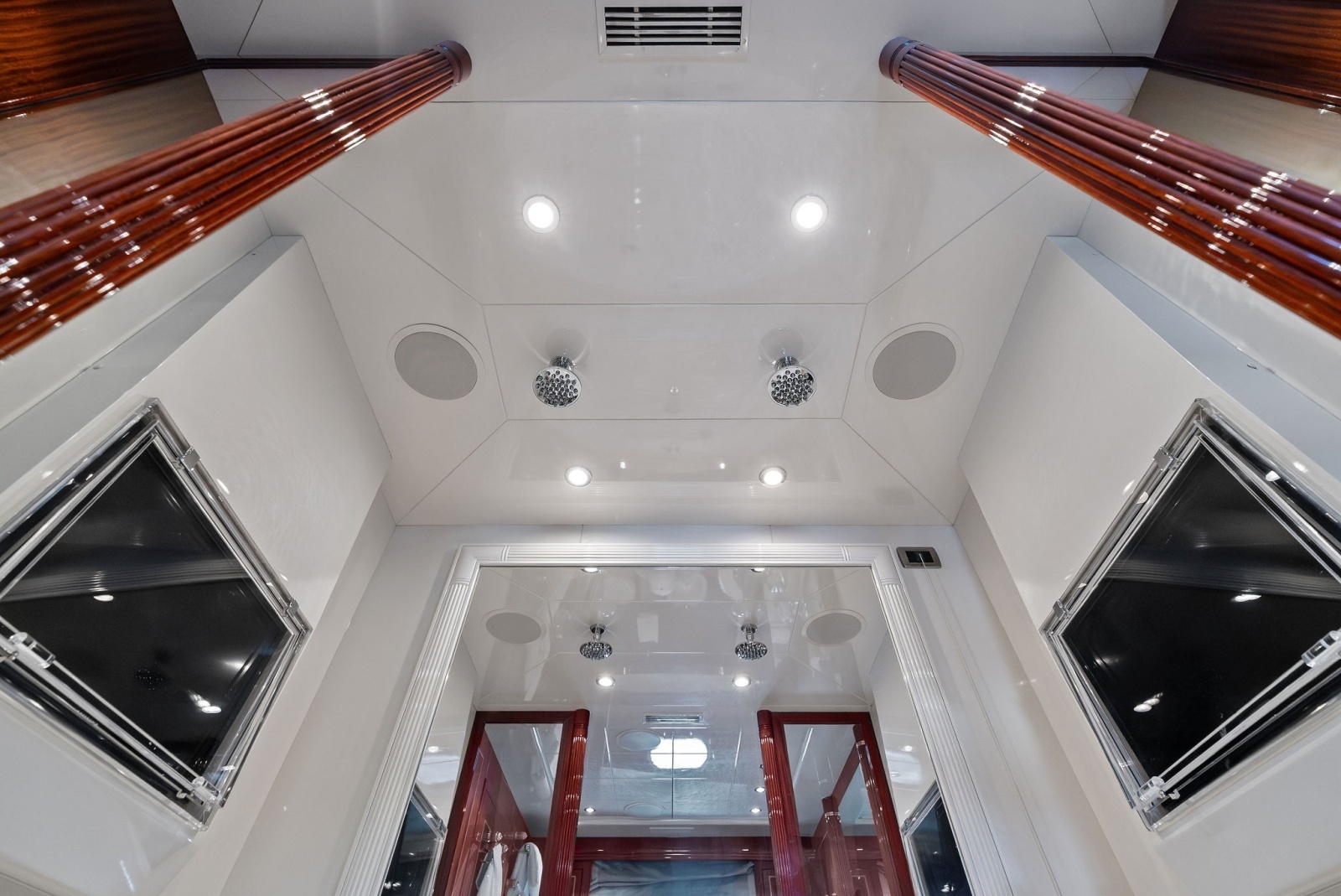 INCOGNITO 130ft Mangusta Yacht For Sale