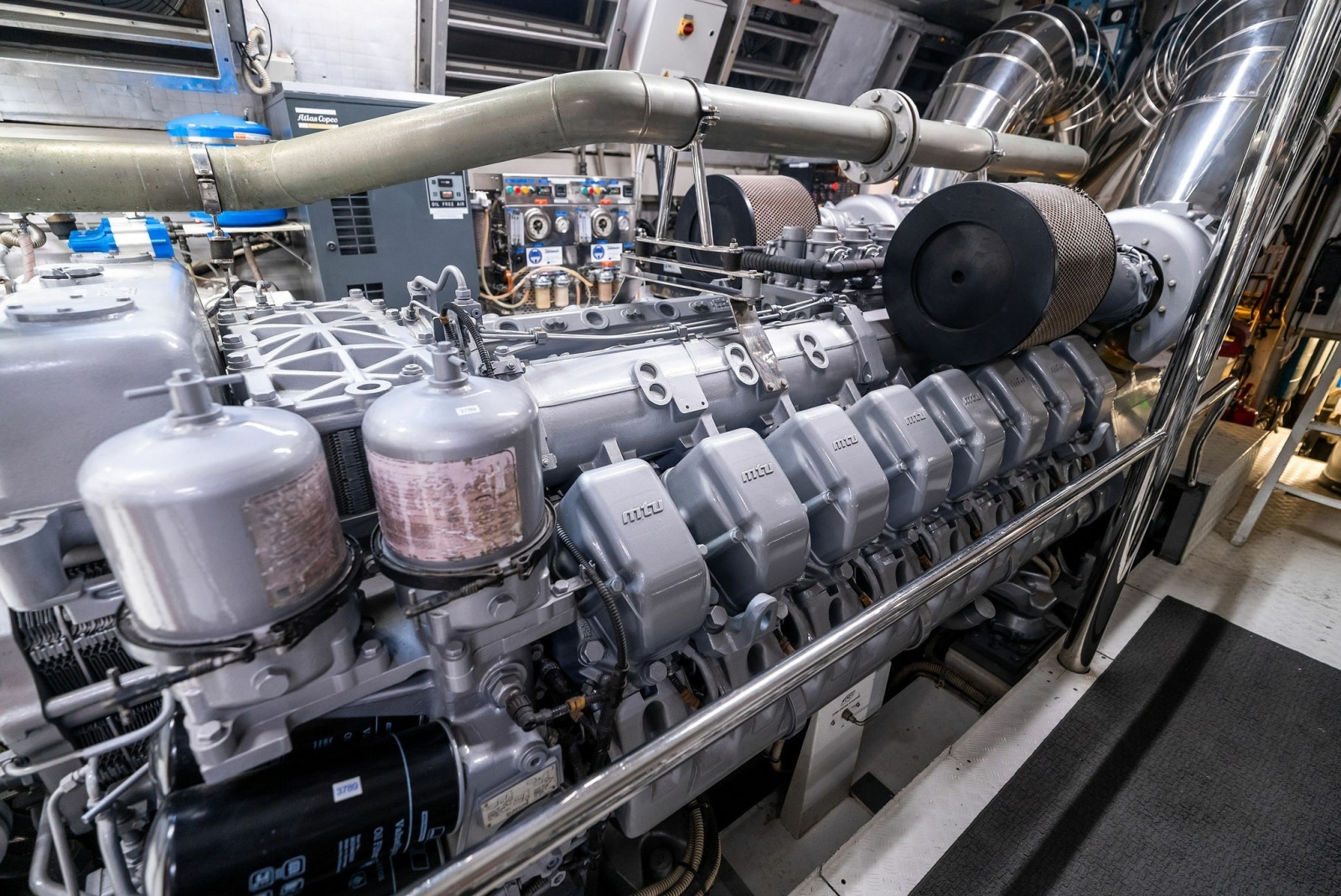 INCOGNITO 130ft Mangusta Yacht For Sale