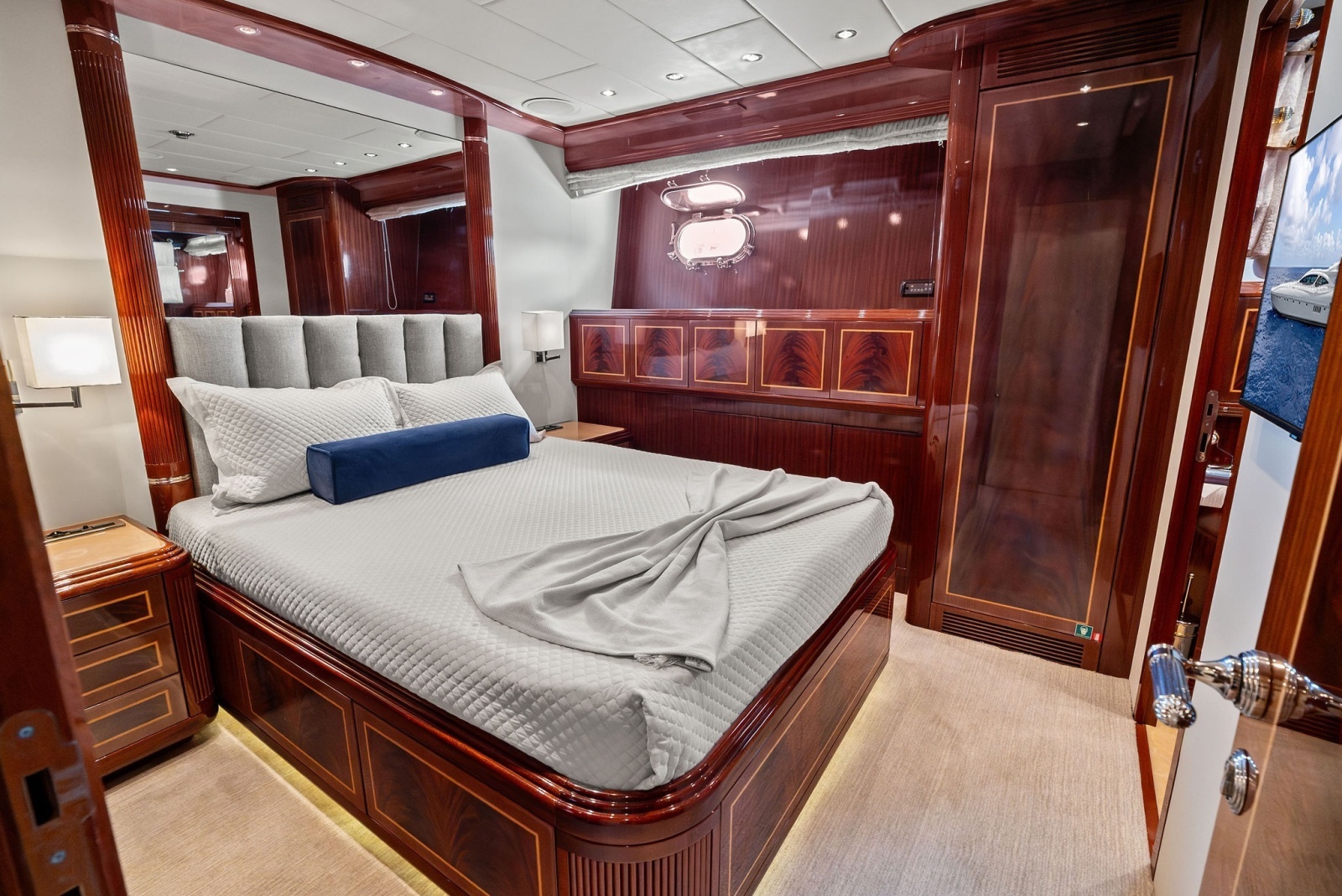 INCOGNITO 130ft Mangusta Yacht For Sale