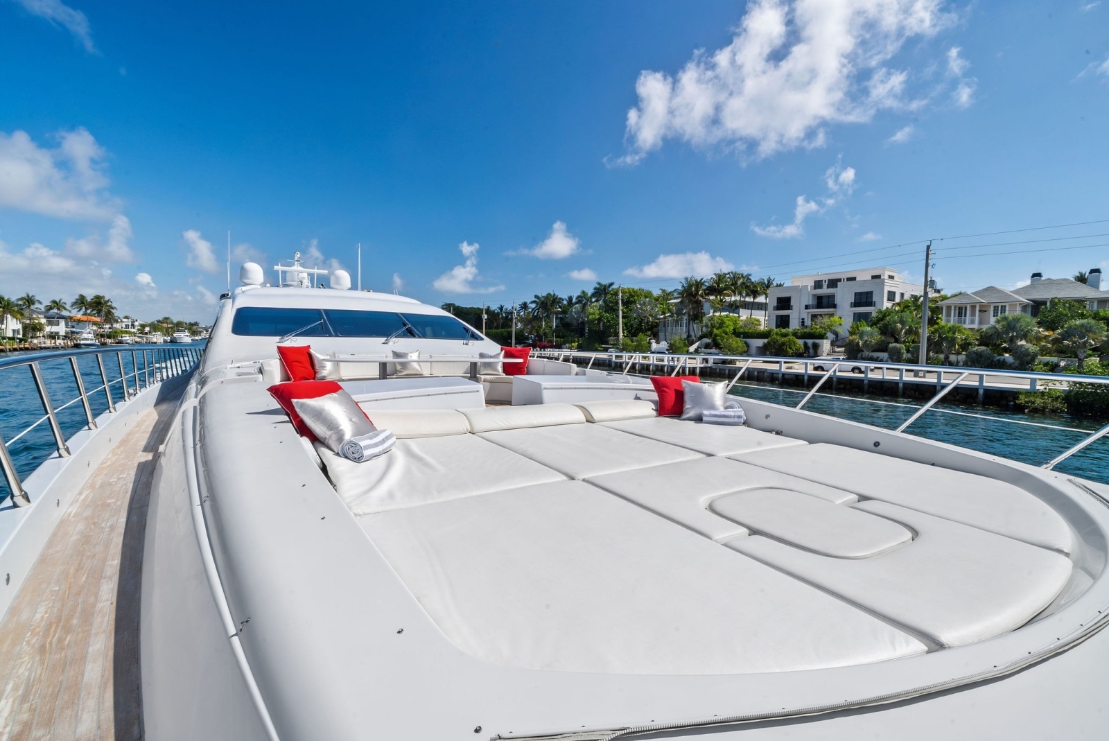 INCOGNITO 130ft Mangusta Yacht For Sale