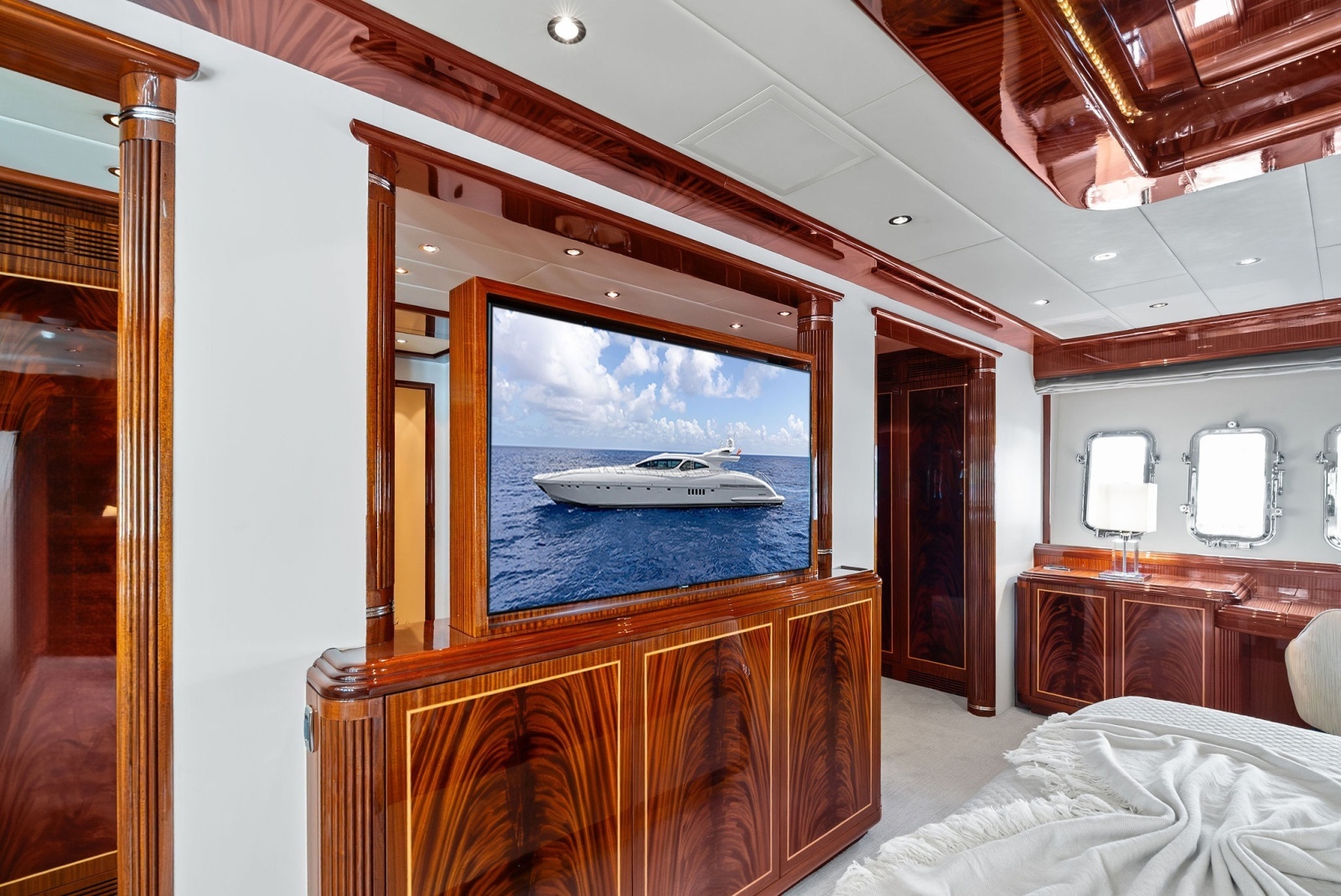 INCOGNITO 130ft Mangusta Yacht For Sale