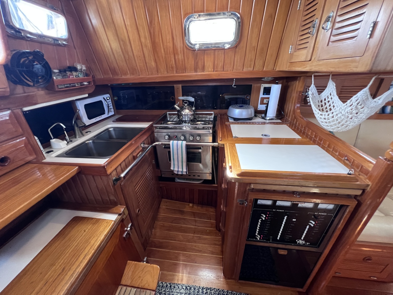 AVALON 38ft Cabo Rico Yacht For Sale