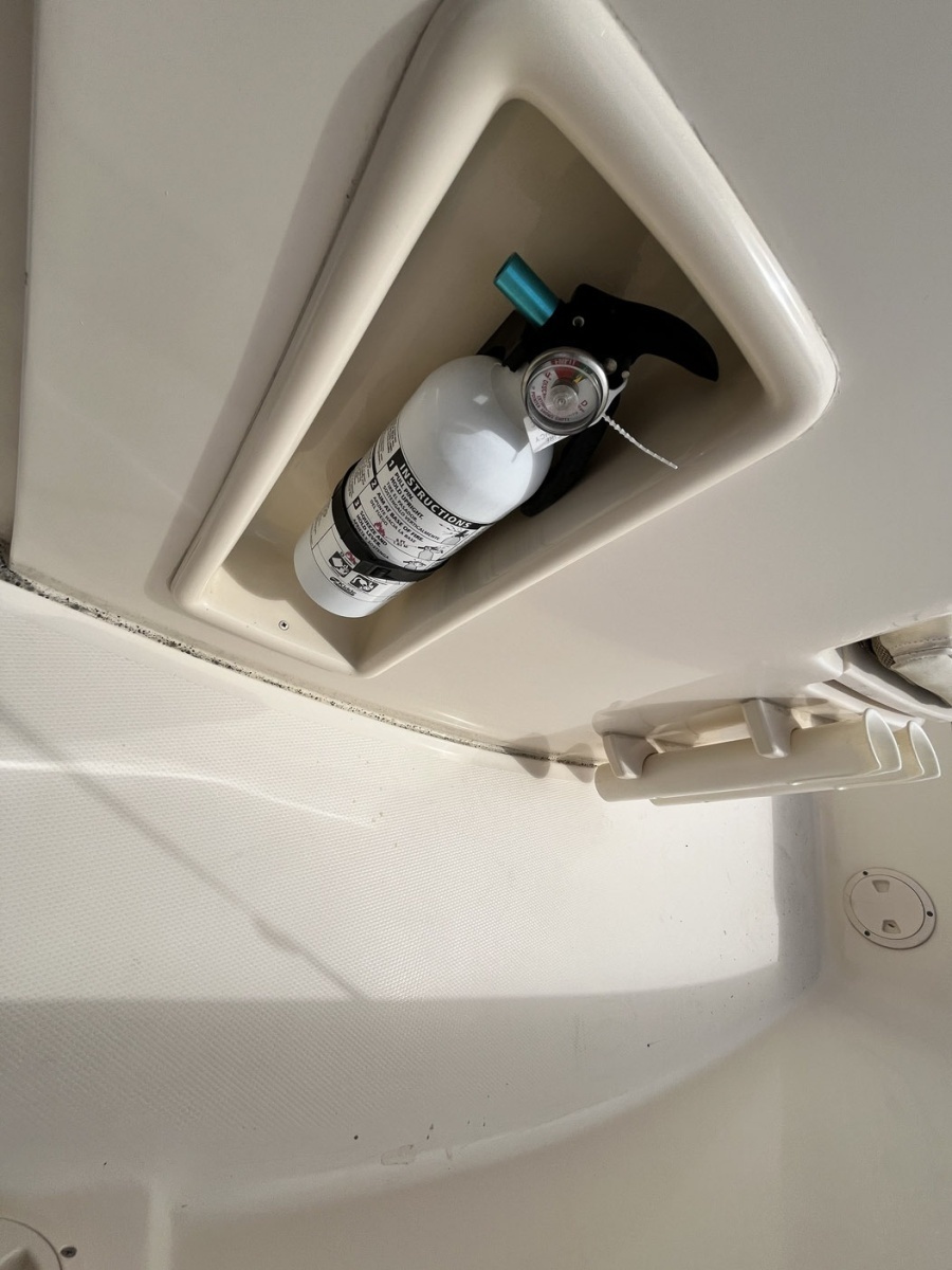 18ft Grady White Yacht For Sale