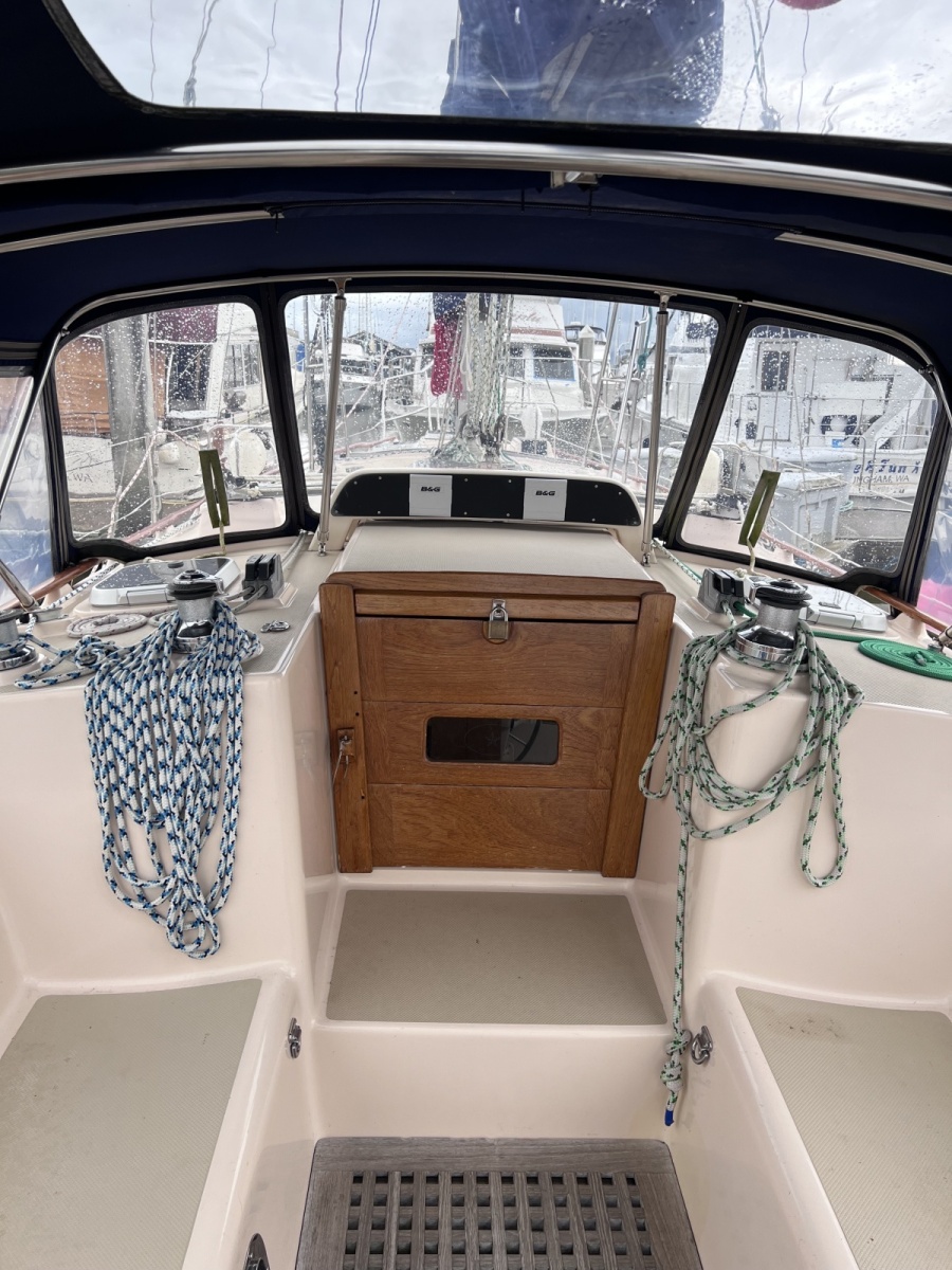 37' 1997 Island Packet 37