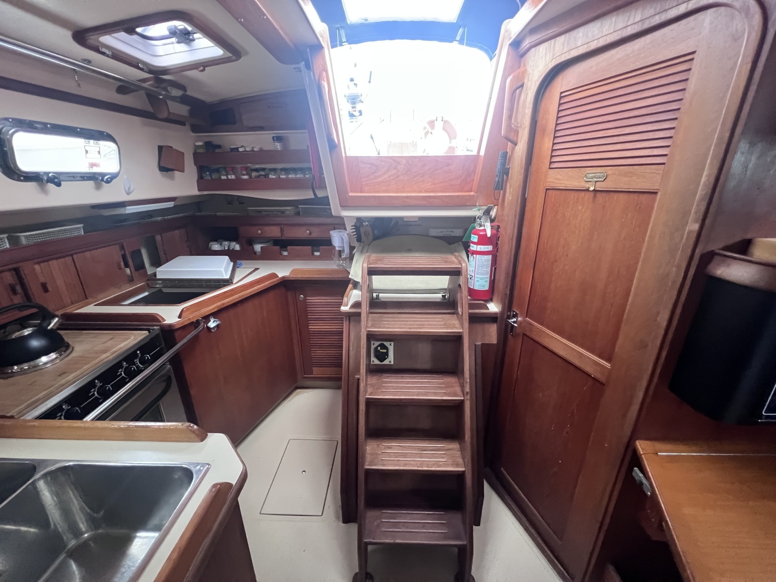 37' 1997 Island Packet 37