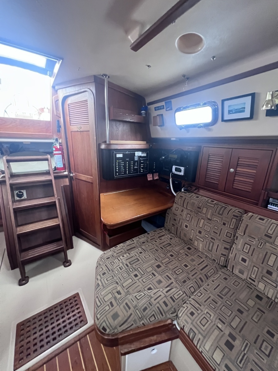37' 1997 Island Packet 37
