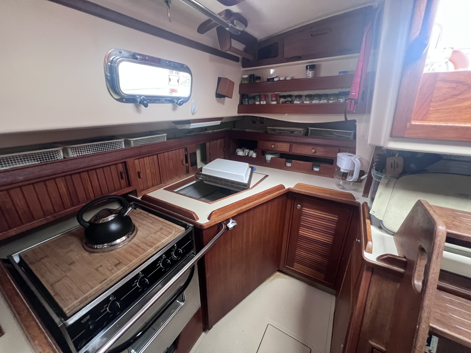 37' 1997 Island Packet 37