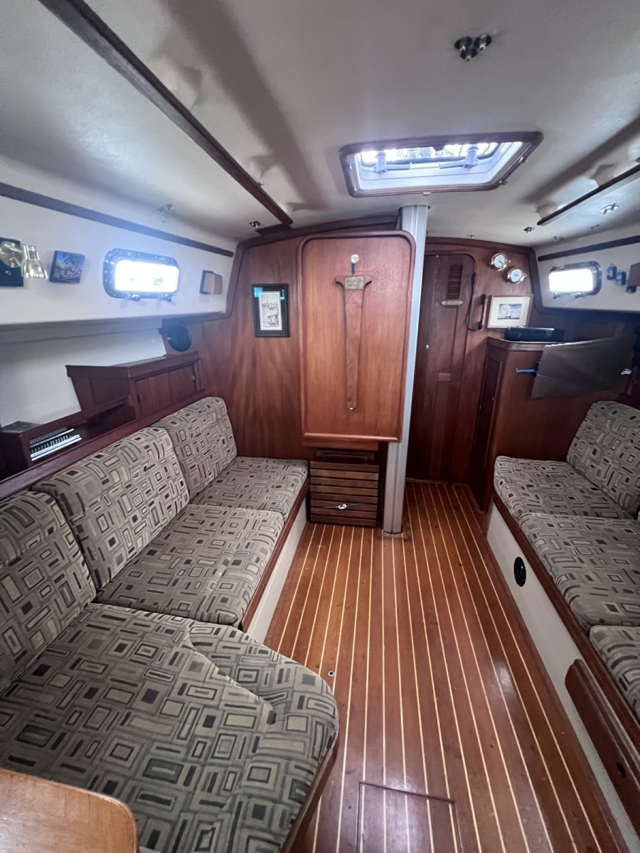 37' 1997 Island Packet 37