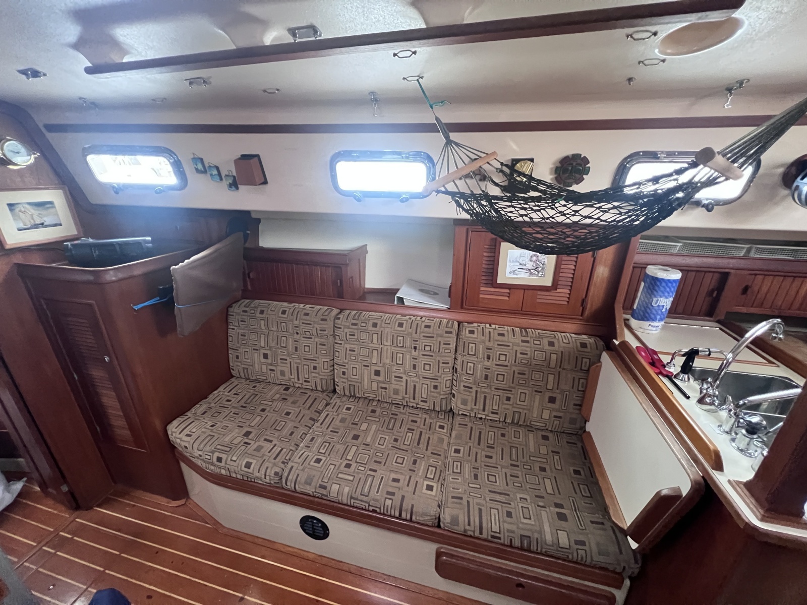 37' 1997 Island Packet 37