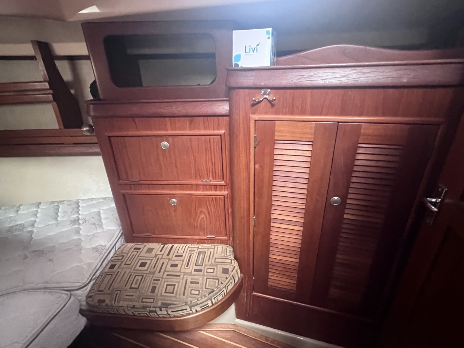 37' 1997 Island Packet 37