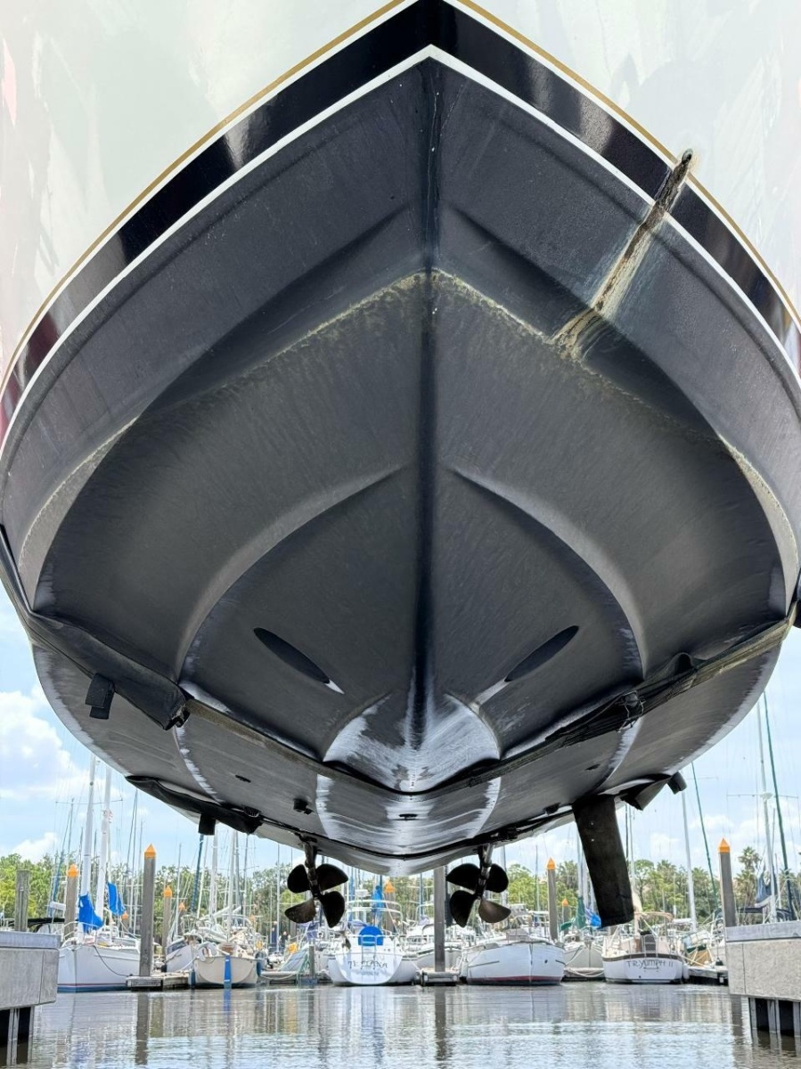 2003 Carver 444 Cockpit Motor Yacht