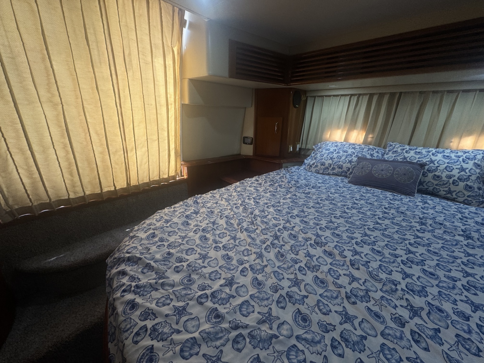 46ft Carver Yacht For Sale