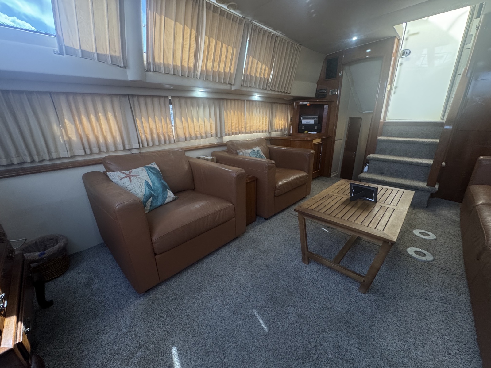 2003 Carver 444 Cockpit Motor Yacht
