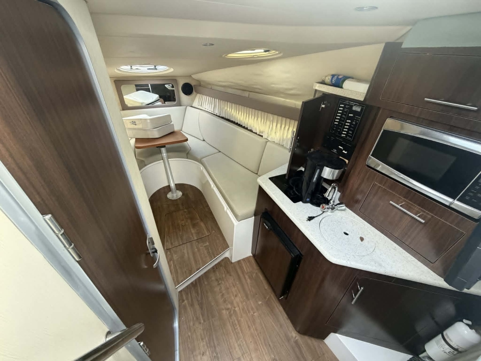 28ft Regal Yacht For Sale