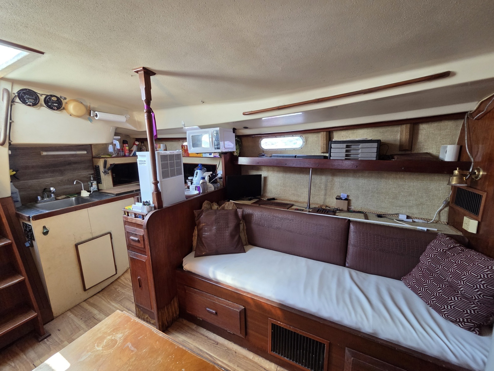 Seminole Wind 33ft Morgan Yacht For Sale