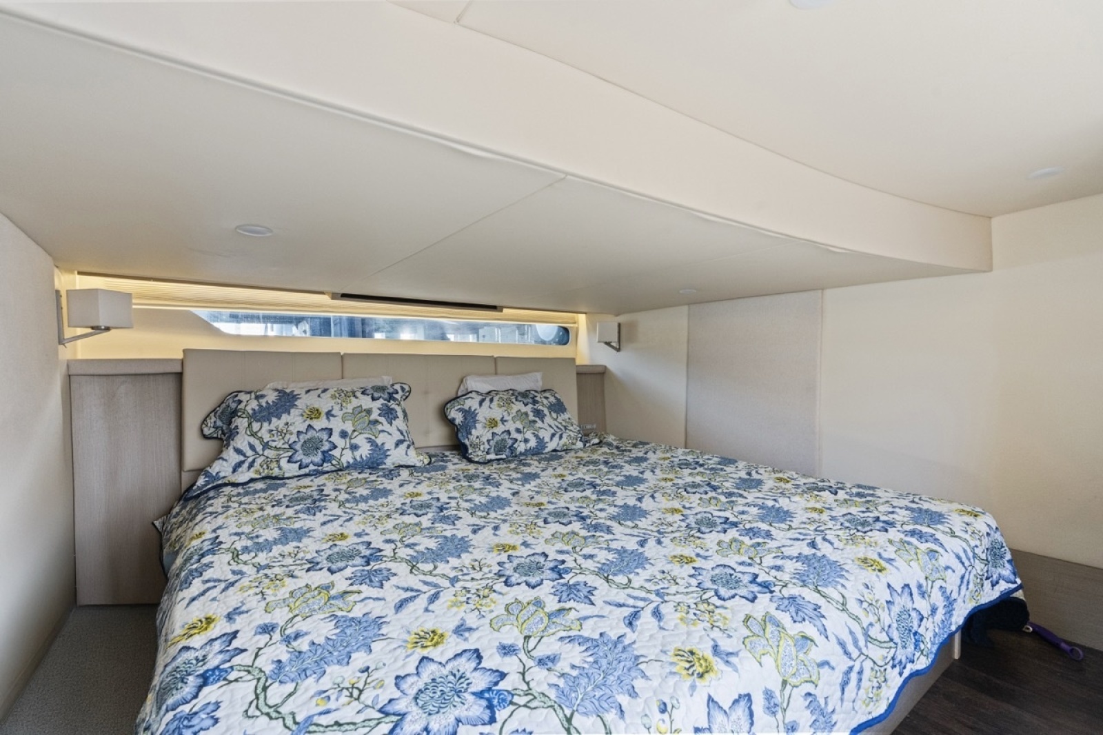 42' 2020 Regal 42 Fly