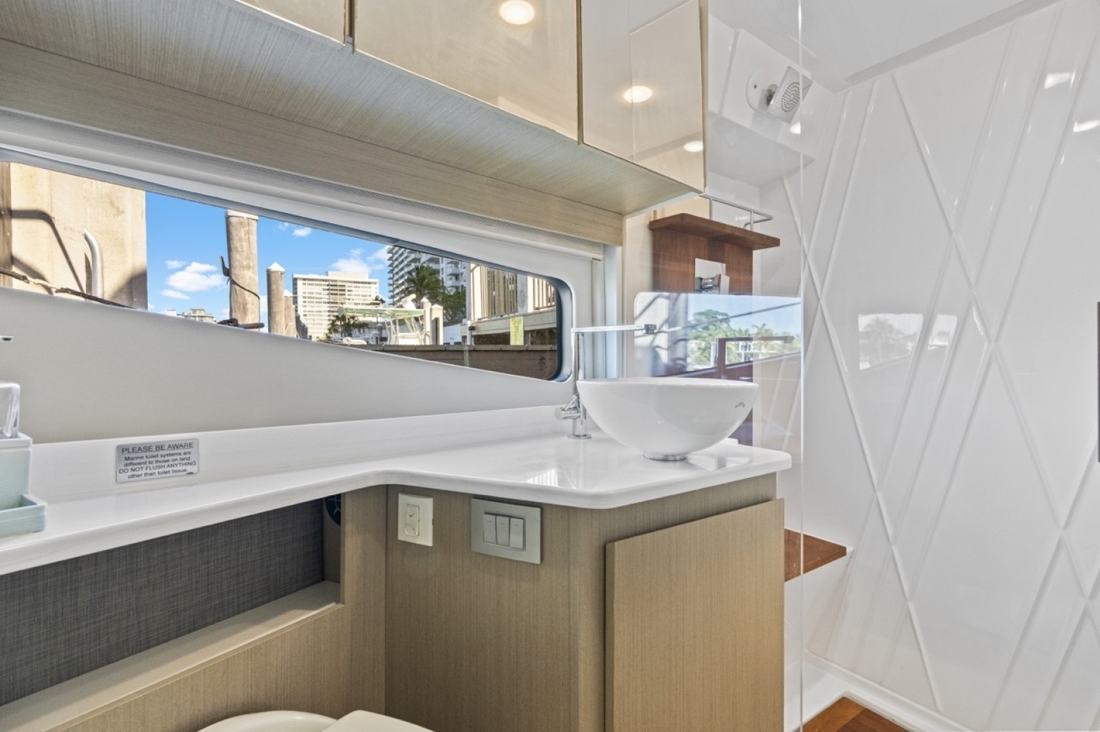 42' 2020 Regal 42 Fly