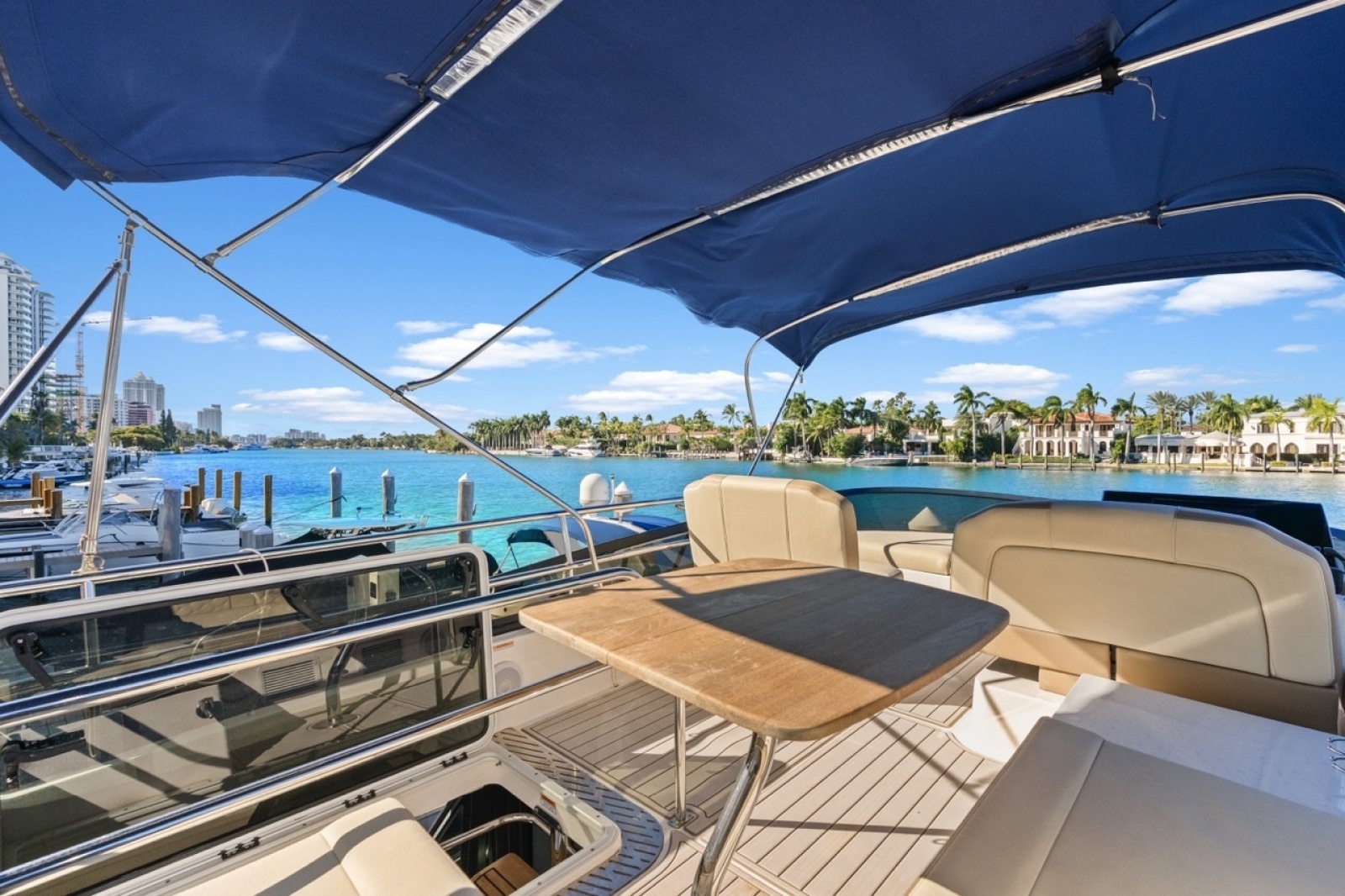 42' 2020 Regal 42 Fly