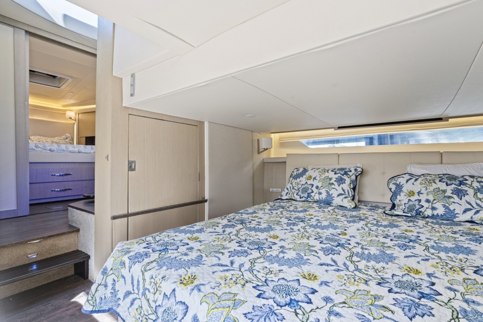 42' 2020 Regal 42 Fly