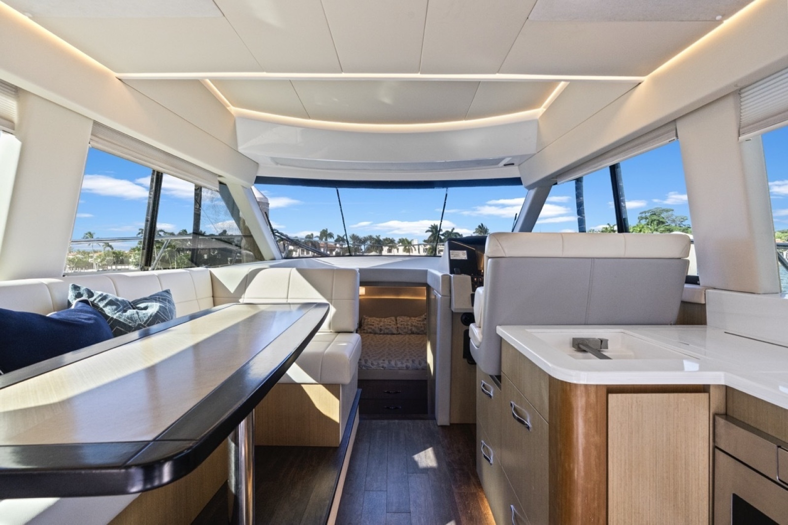 42' 2020 Regal 42 Fly