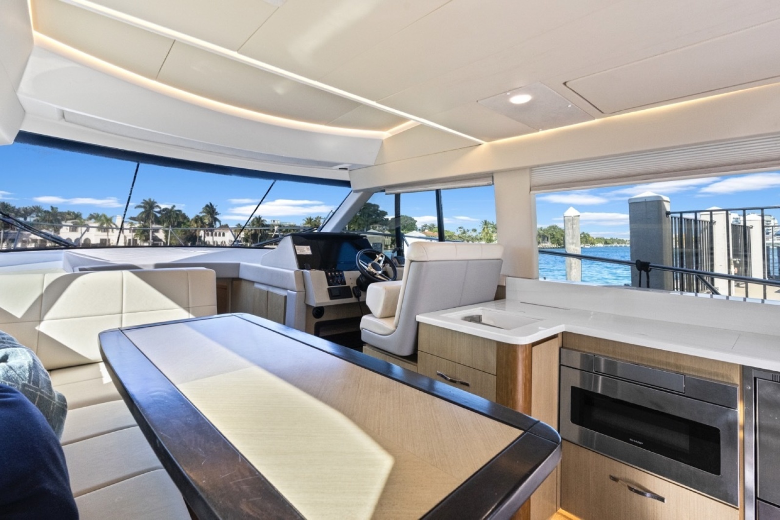 42' 2020 Regal 42 Fly