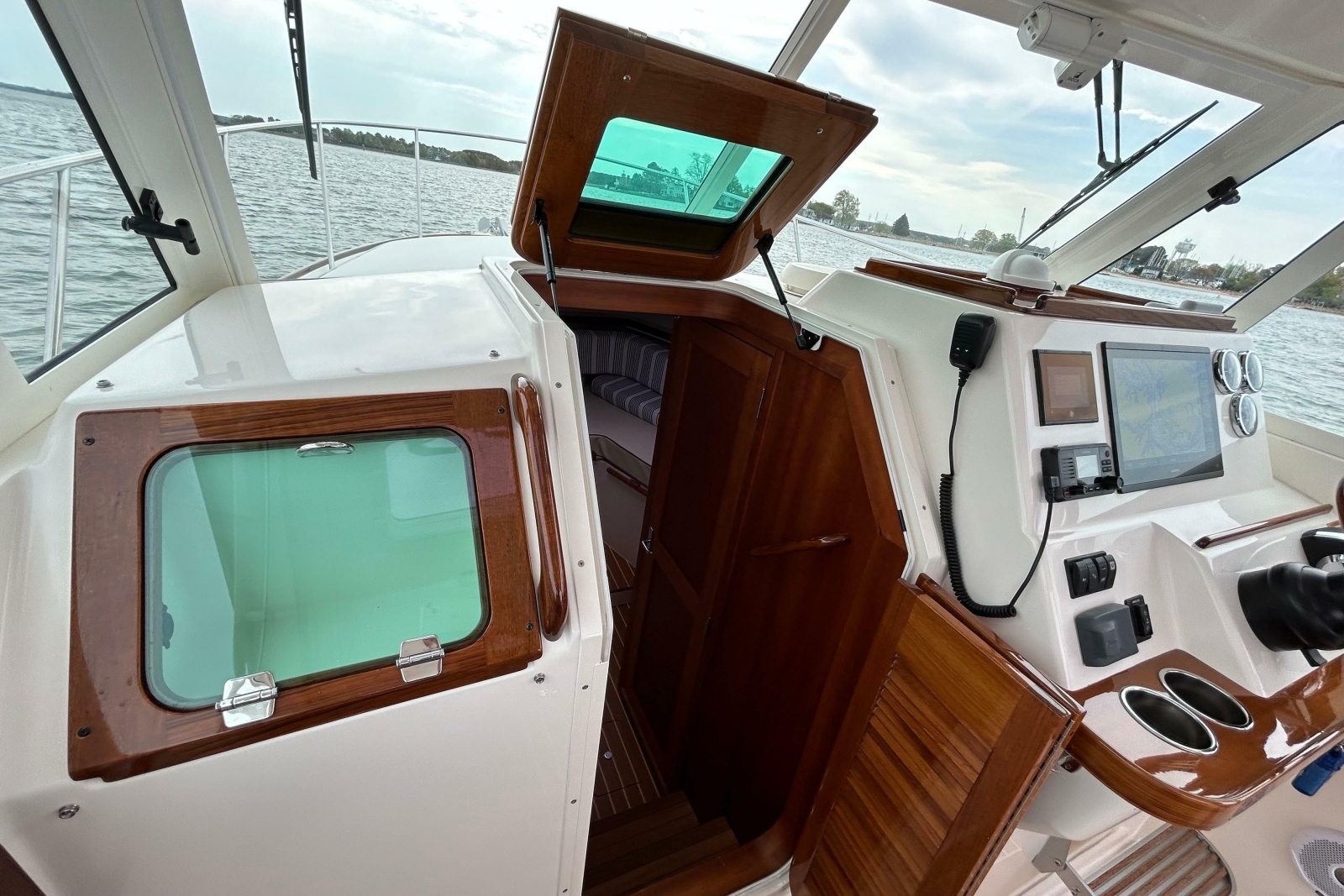 Bonheur 32ft Hunt Yachts Yacht For Sale