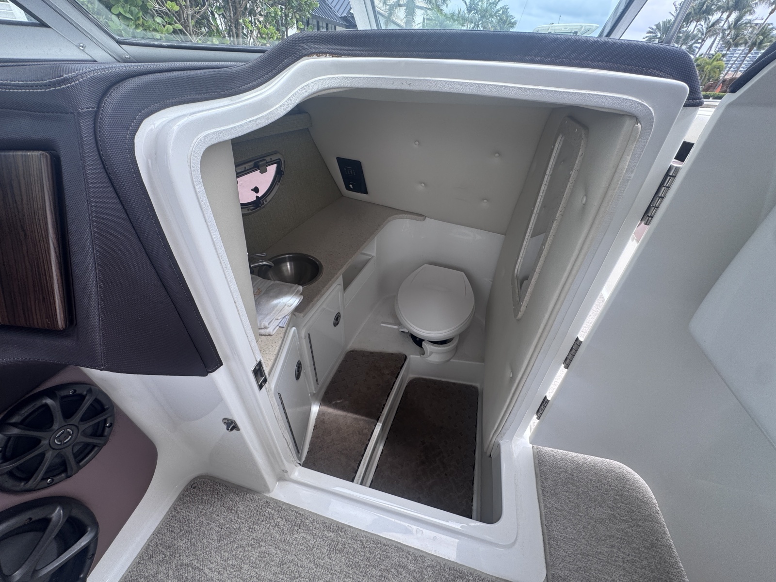 29ft Cobalt Yacht For Sale