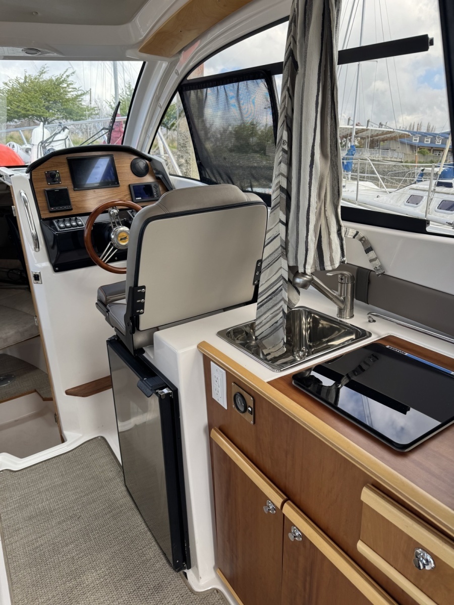 Noor Horizons 24ft Cutwater Yacht For Sale