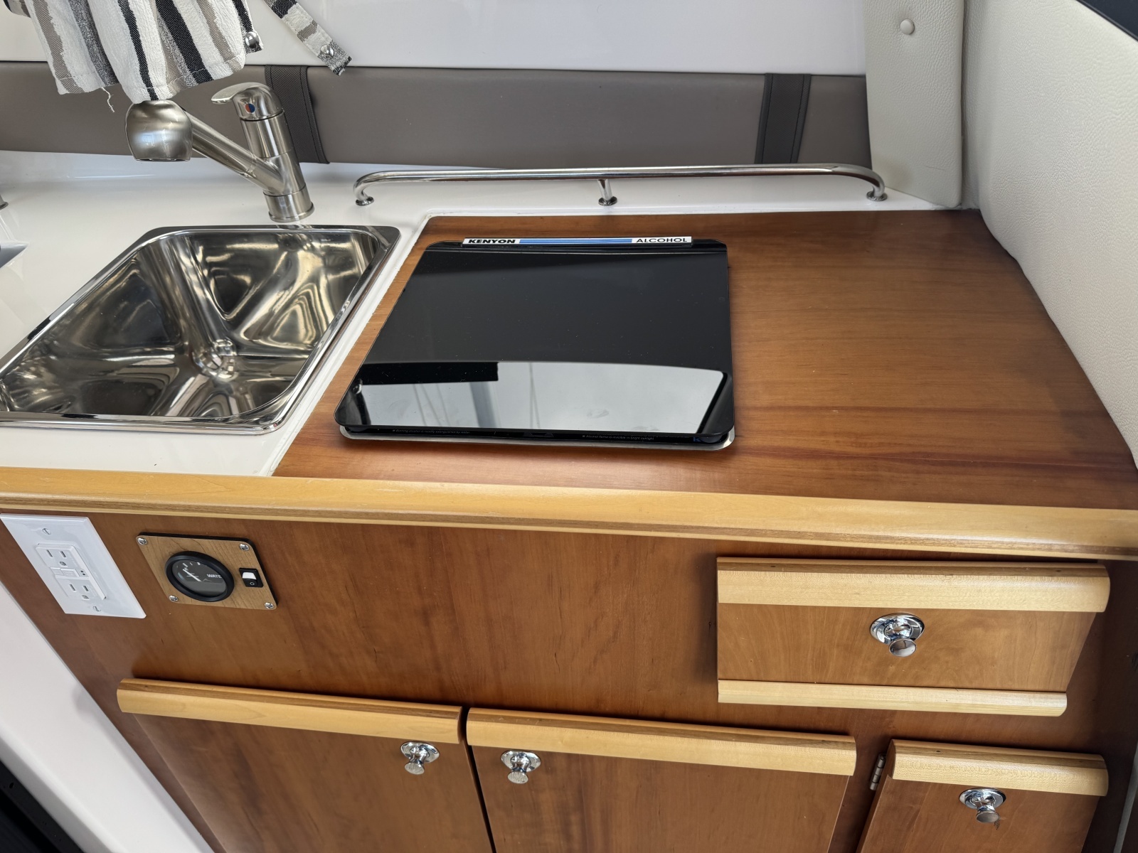 Noor Horizons 24ft Cutwater Yacht For Sale