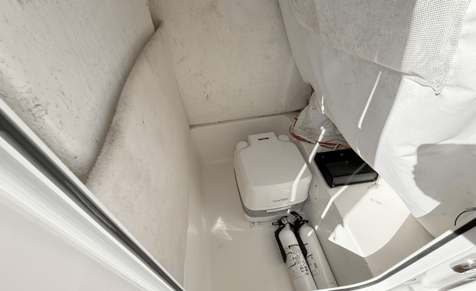 22' 2021 Sea Hunt Ultra 229