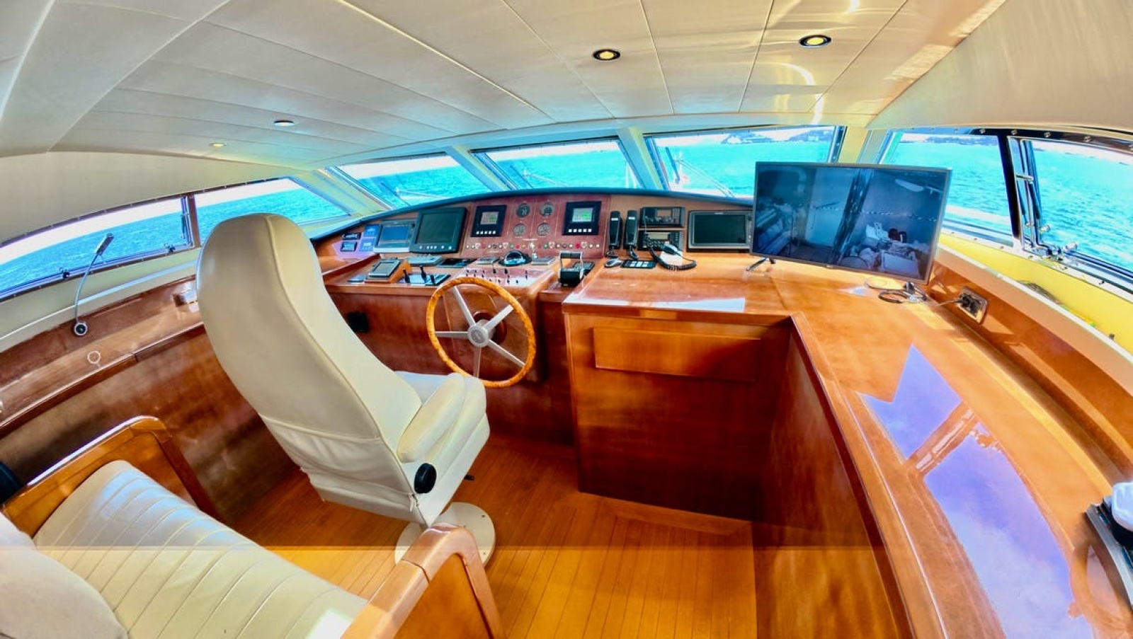 102' 2005 Falcon Falcon 102 Flybridge