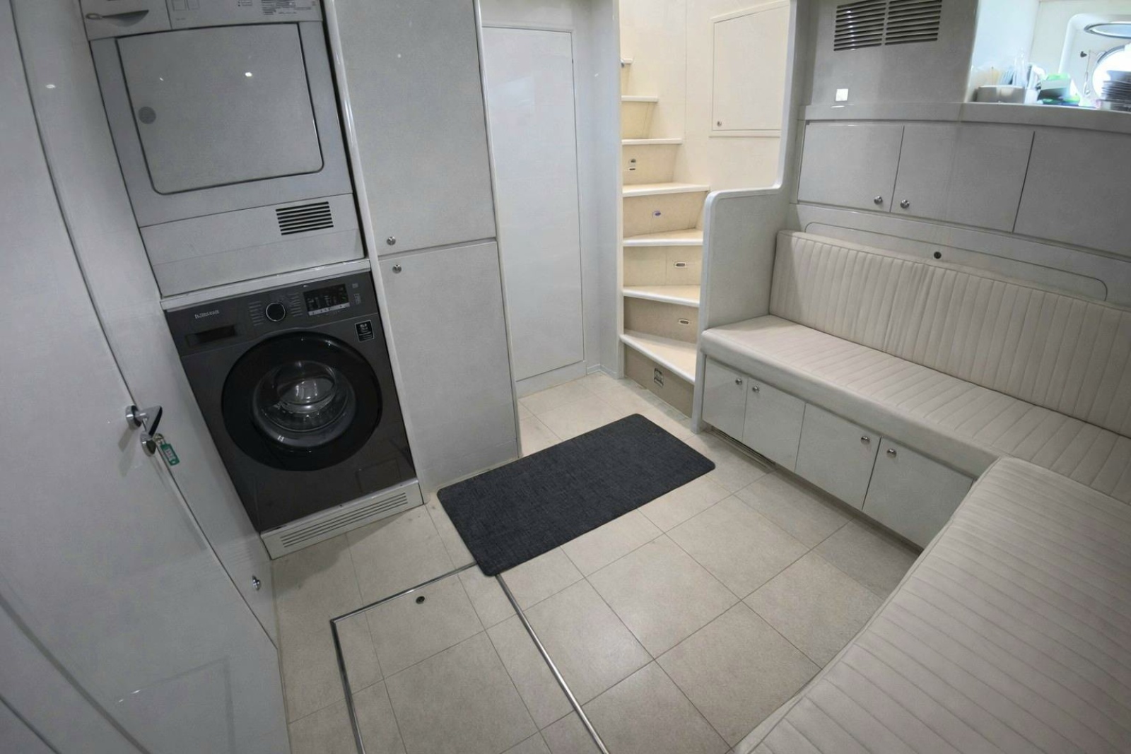 102' 2005 Falcon Falcon 102 Flybridge