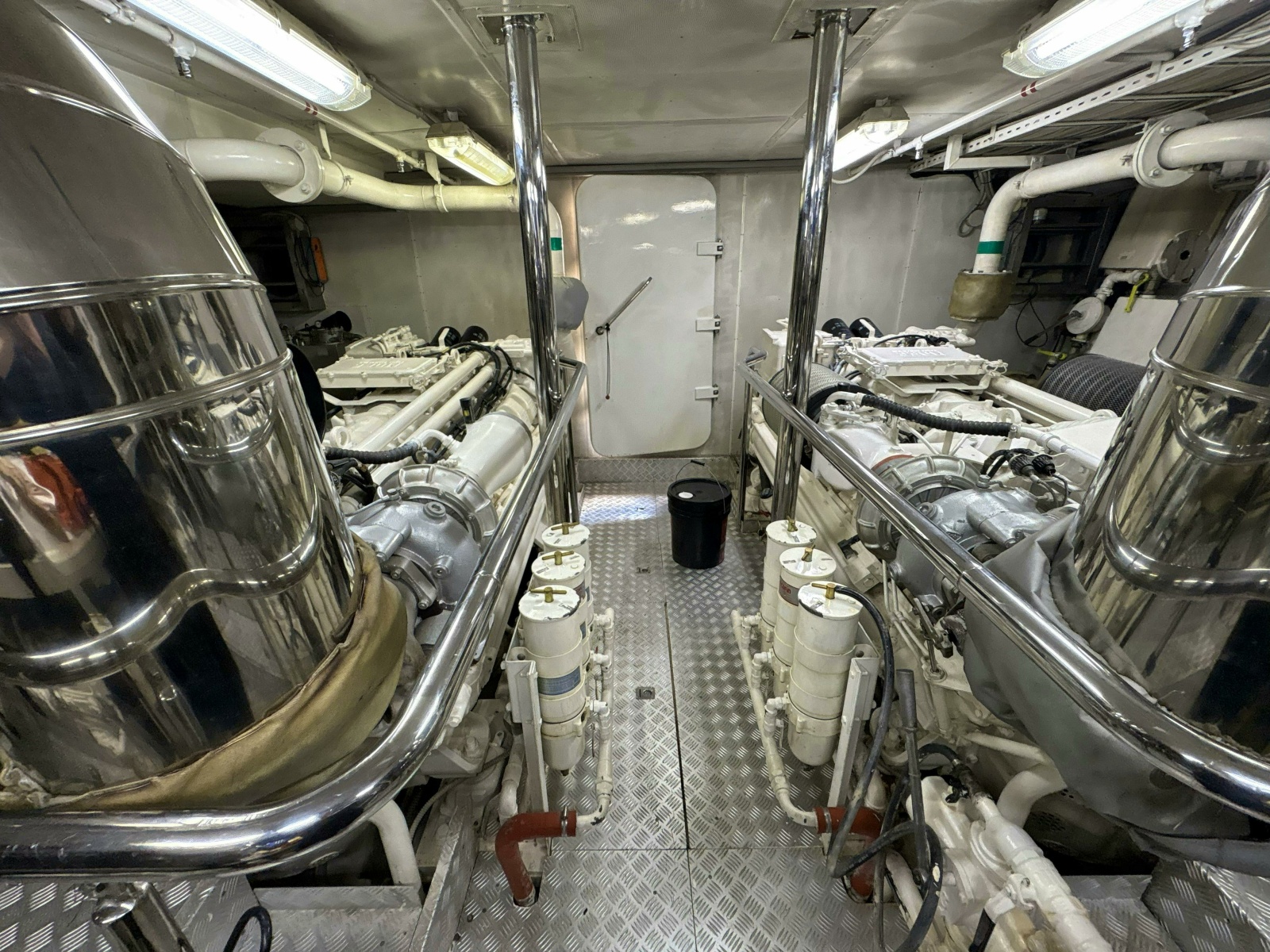 102' 2005 Falcon Falcon 102 Flybridge