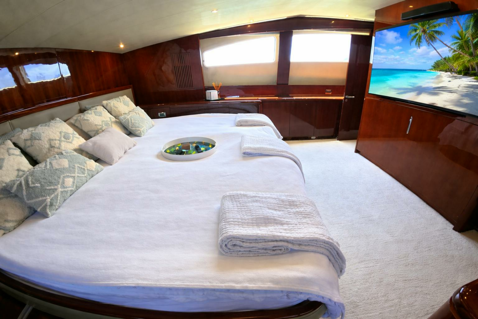 102' 2005 Falcon Falcon 102 Flybridge